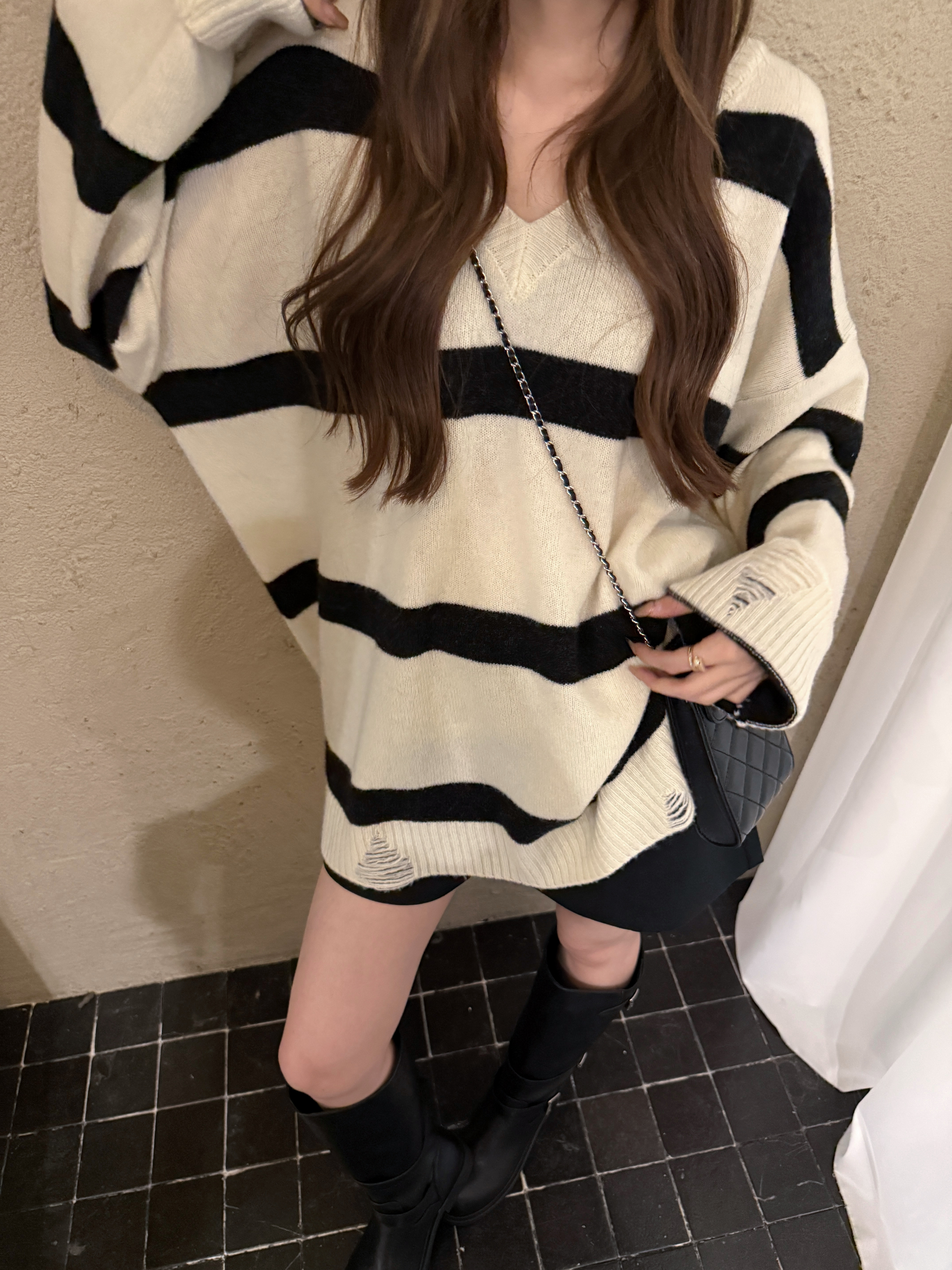 2026韩范新款v领破洞条纹显瘦大版羊毛毛衣女宽松百搭中长款上衣