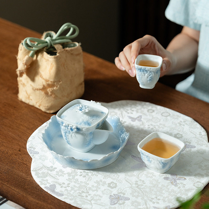 影青浮雕猫扑花影四方颜口手抓壶茶杯五件套带收纳包便携茶具套装
