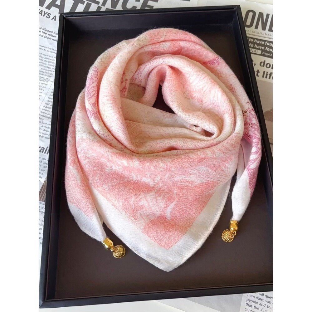 磁吸护颈小围巾2025新款秋冬方巾女款三角丝巾披肩高级感防风围脖