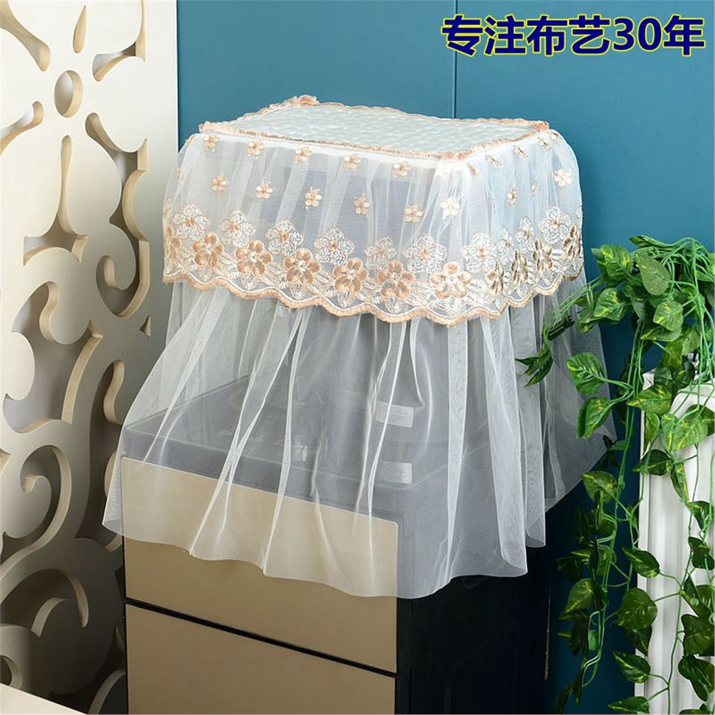 蕾丝茶吧机罩顶部紫色花朵