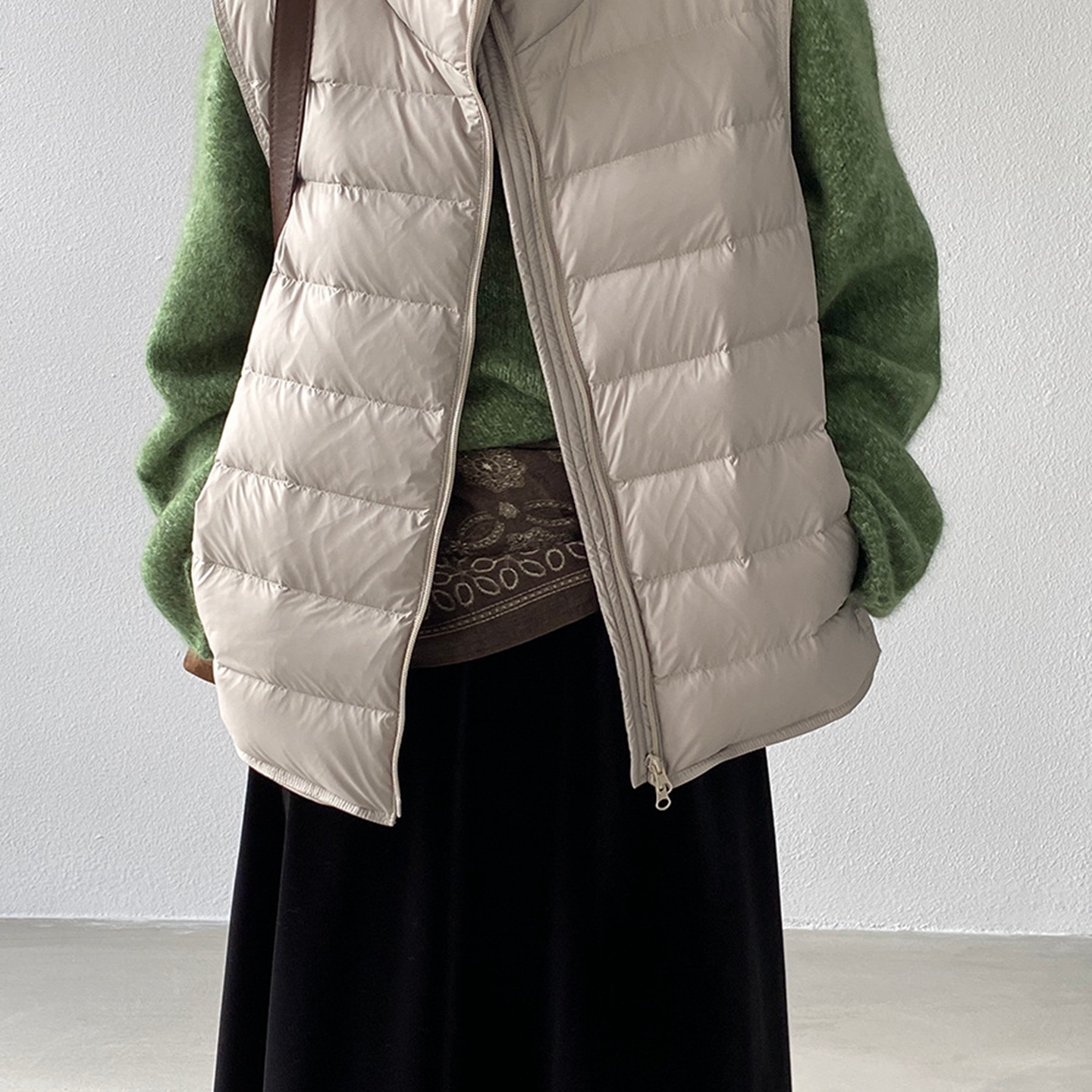 韩立领排骨羽绒服马甲白鸭绒背心