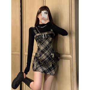 【店铺热销】春季新款设计感格纹吊带连衣裙显瘦内搭半高领打底衫