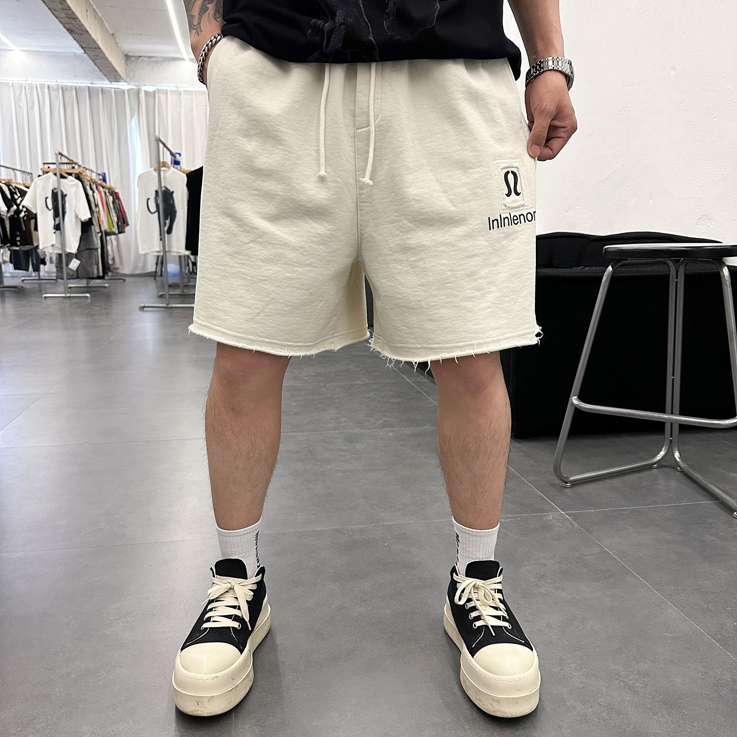 夏季底边毛边磨破胶印宽松短裤