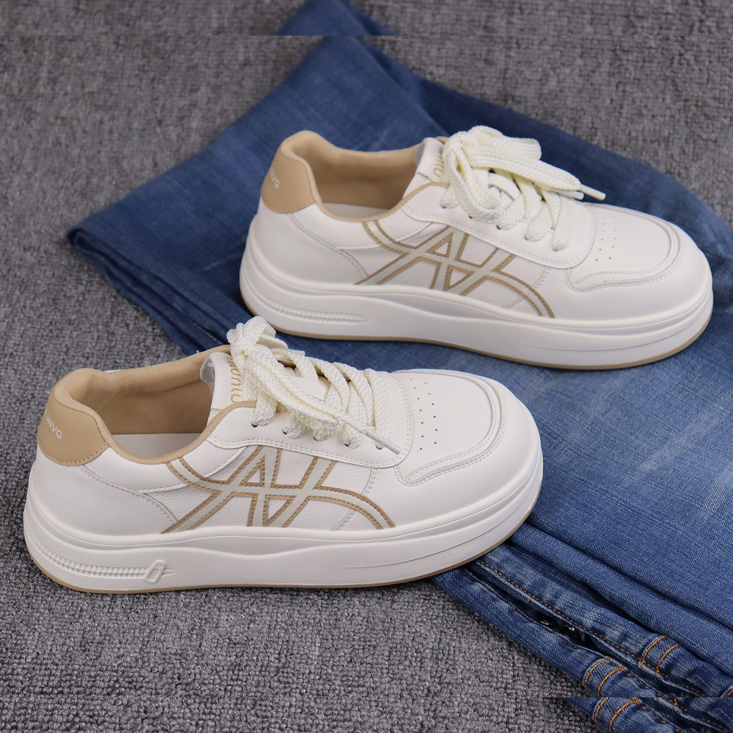 红依利女鞋新款真皮轻便舒适软底小白鞋透气时尚百搭运动休闲板鞋