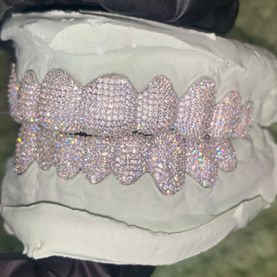 莫桑石满钻镶嵌hiphop嘻哈大金牙18k白金牙套grillz定制珠宝配饰