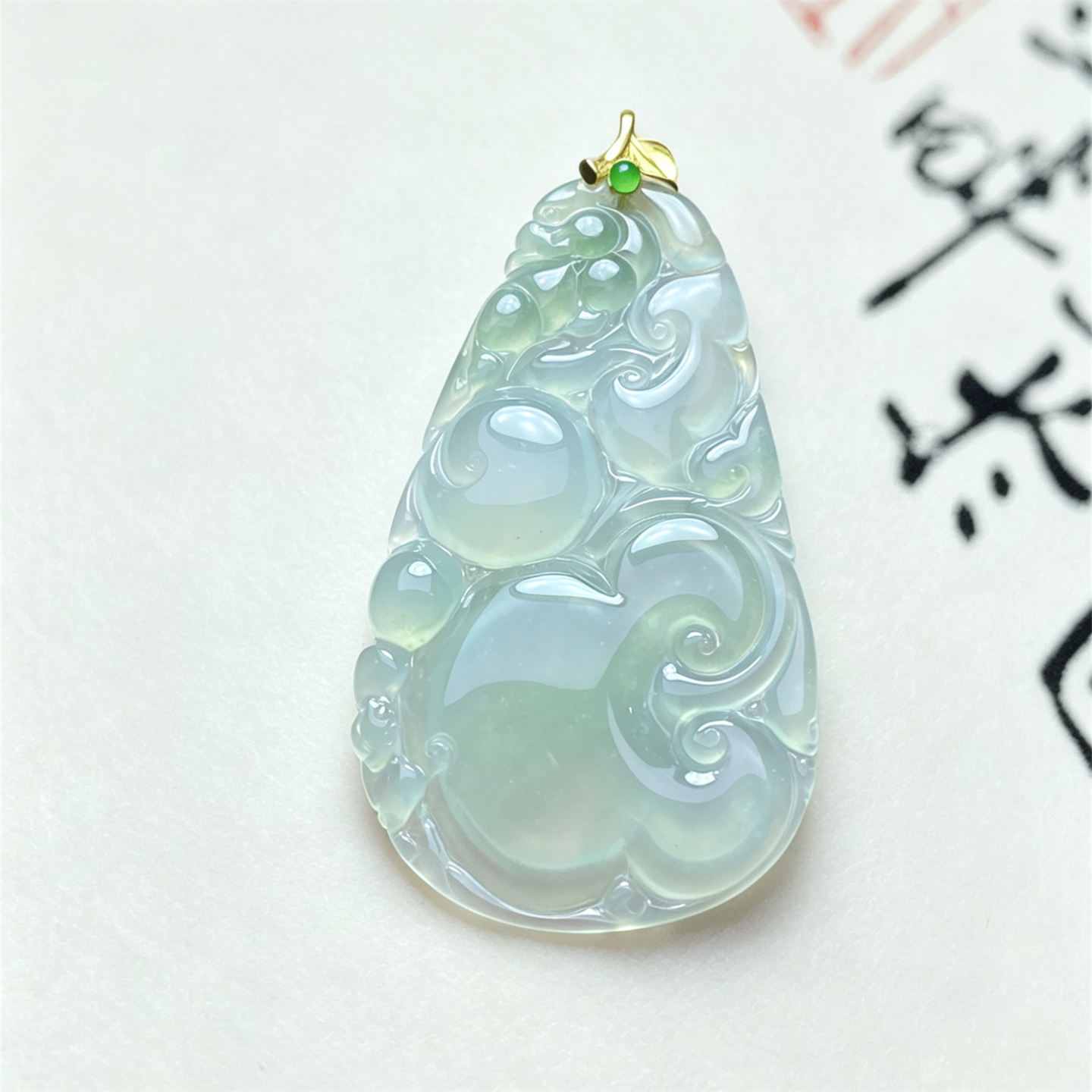 翠贵人18K冰种浅绿吉祥如意吊坠