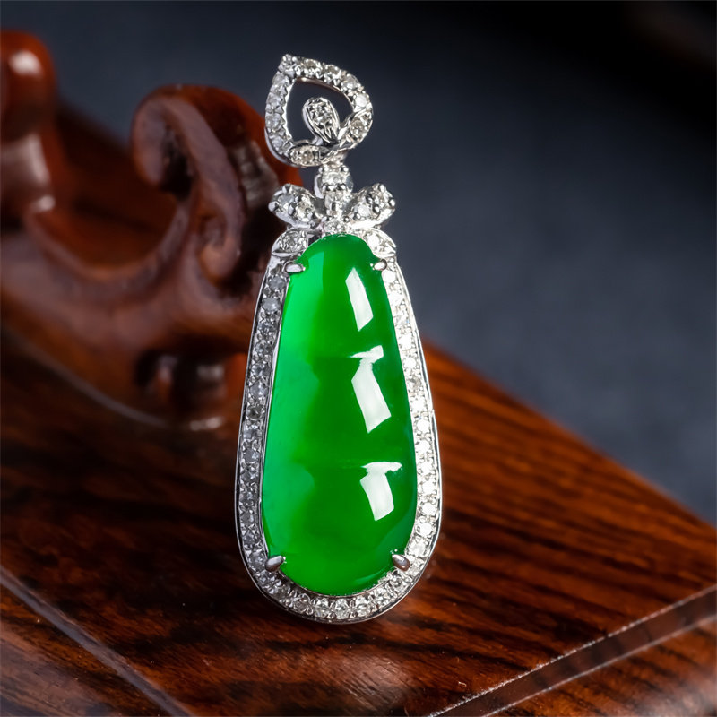 天然翡翠A货满绿冰种四季豆如意吊坠18K冰绿福豆男女款翡翠挂件