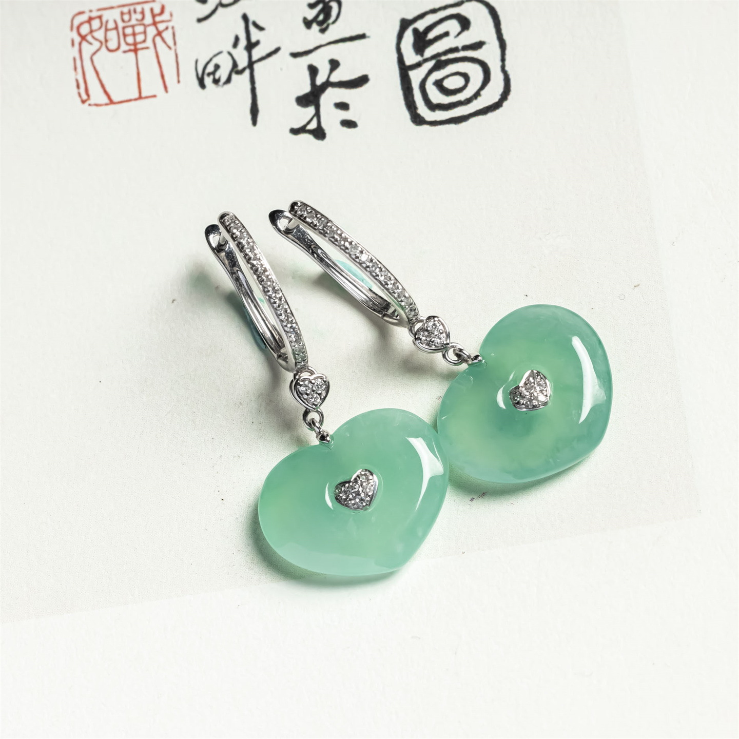 翠贵人18K冰种晴绿爱心翡翠耳坠