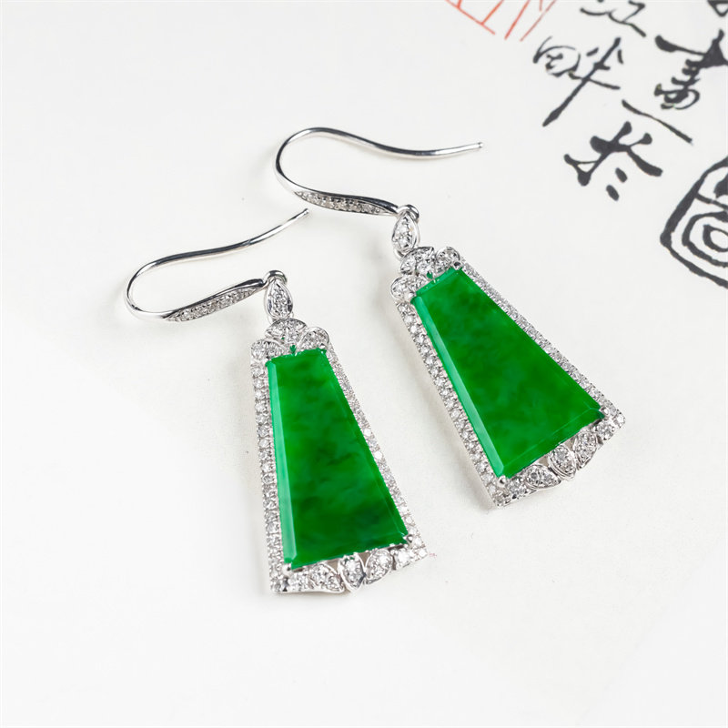 缅甸天然翡翠A货冰阳绿平安无事牌翡翠耳坠18K时尚女款翡翠耳饰