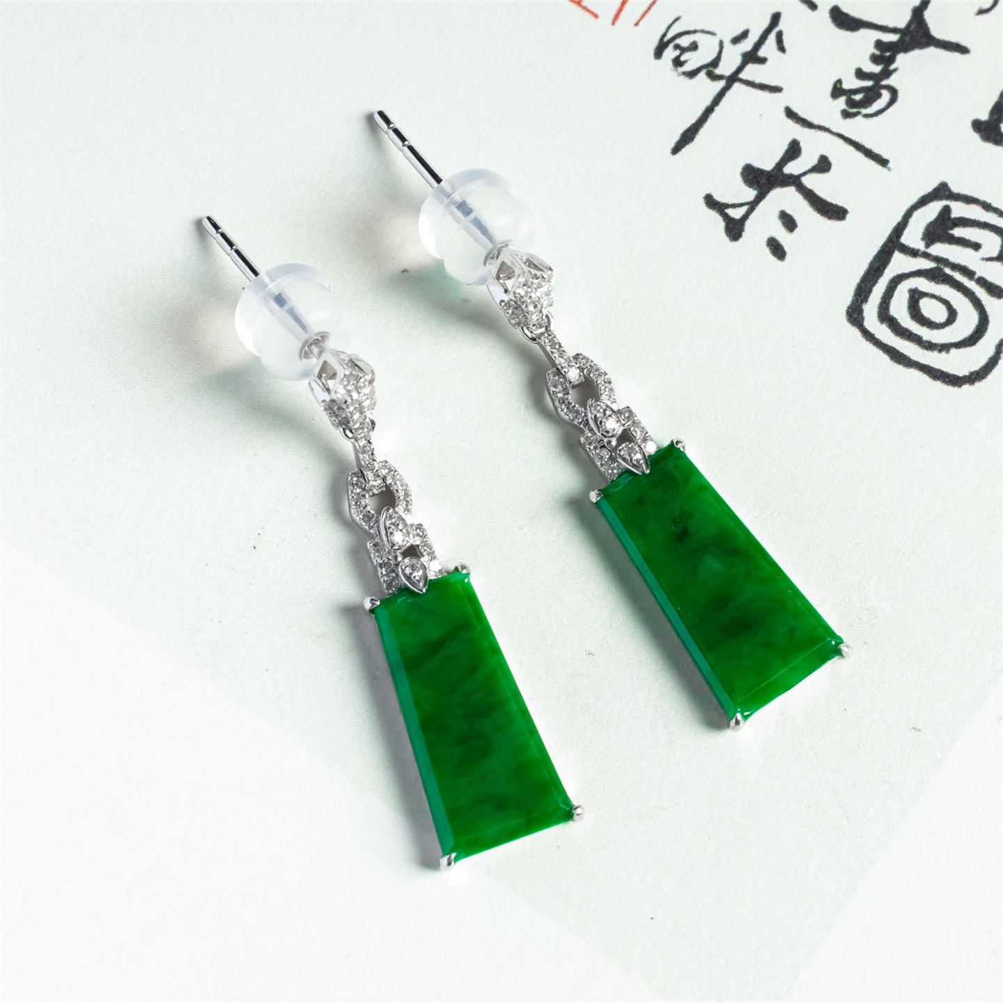 翠贵人18K阳绿平安无事牌耳环