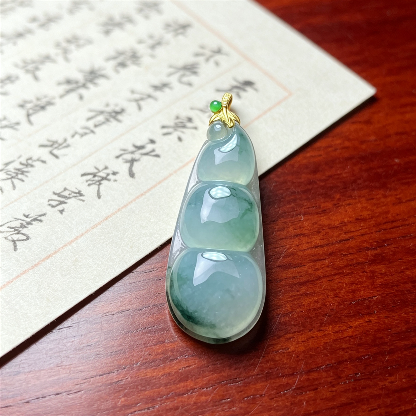 翠贵人18K冰糯种飘花四季豆吊坠