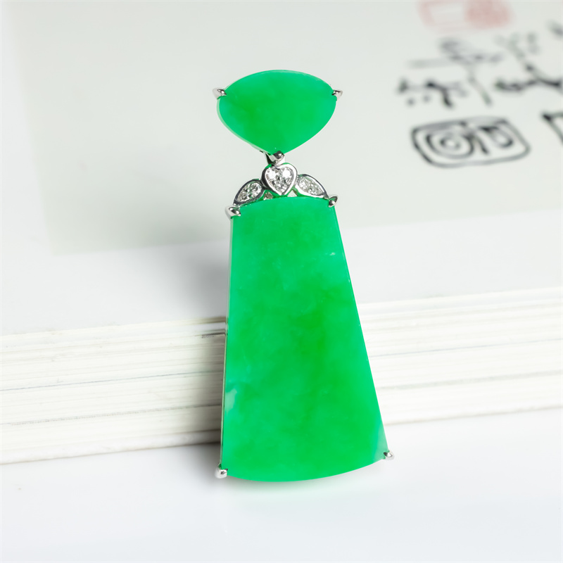 翠贵人18K冰阳绿平安无事牌吊坠