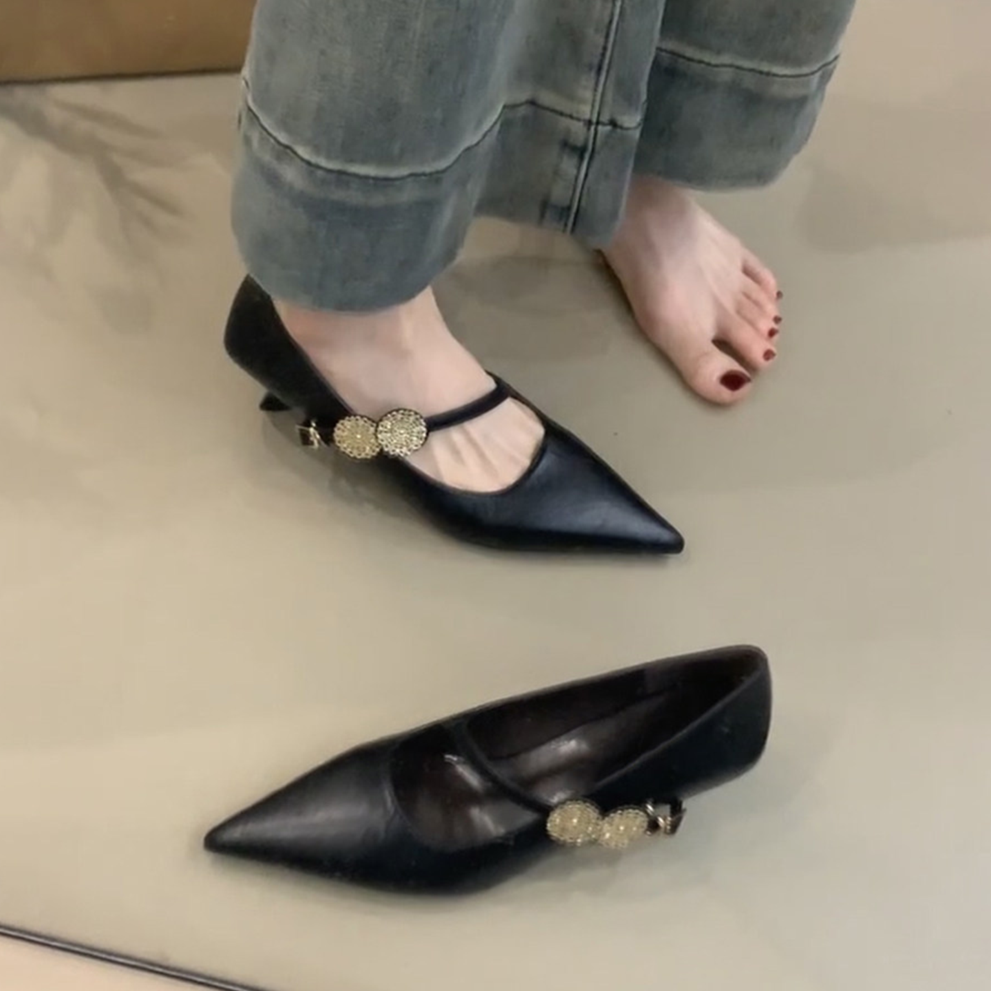 「卡鹿莉 KLULI」尖头气质金属扣一字带高跟鞋浅口低跟法式单鞋女