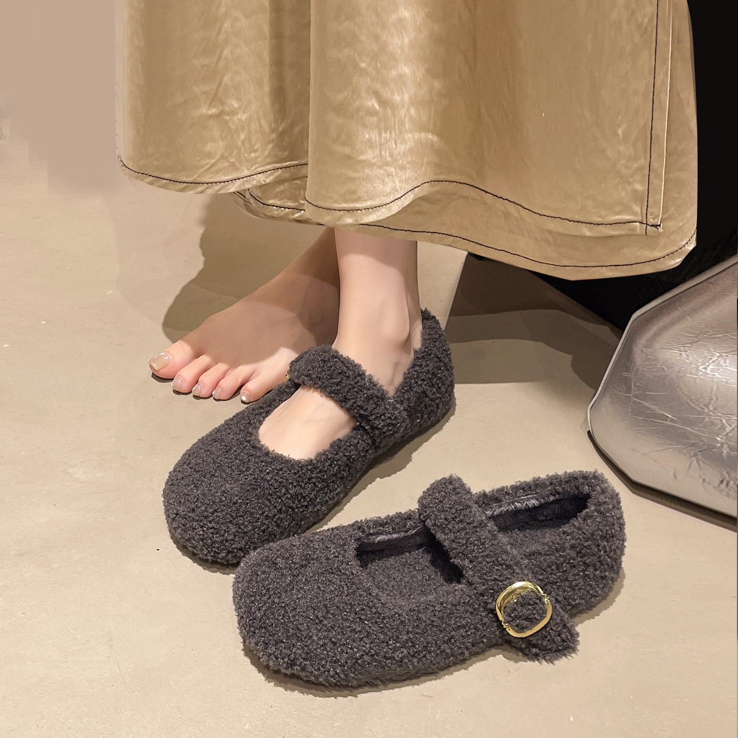 一字扣加绒玛丽珍鞋平底毛毛鞋