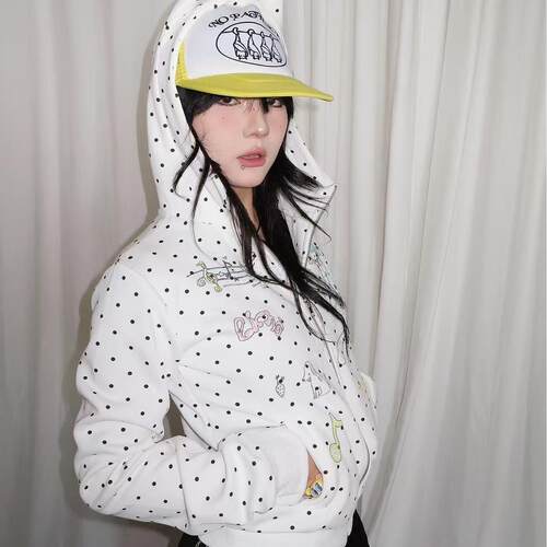 卡通少女波点立耳设计拉链卫衣