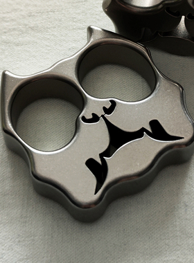 实心钛合金无缝狗头双指防身防卫挂饰爬山骑行户外装备edc饿鱼金