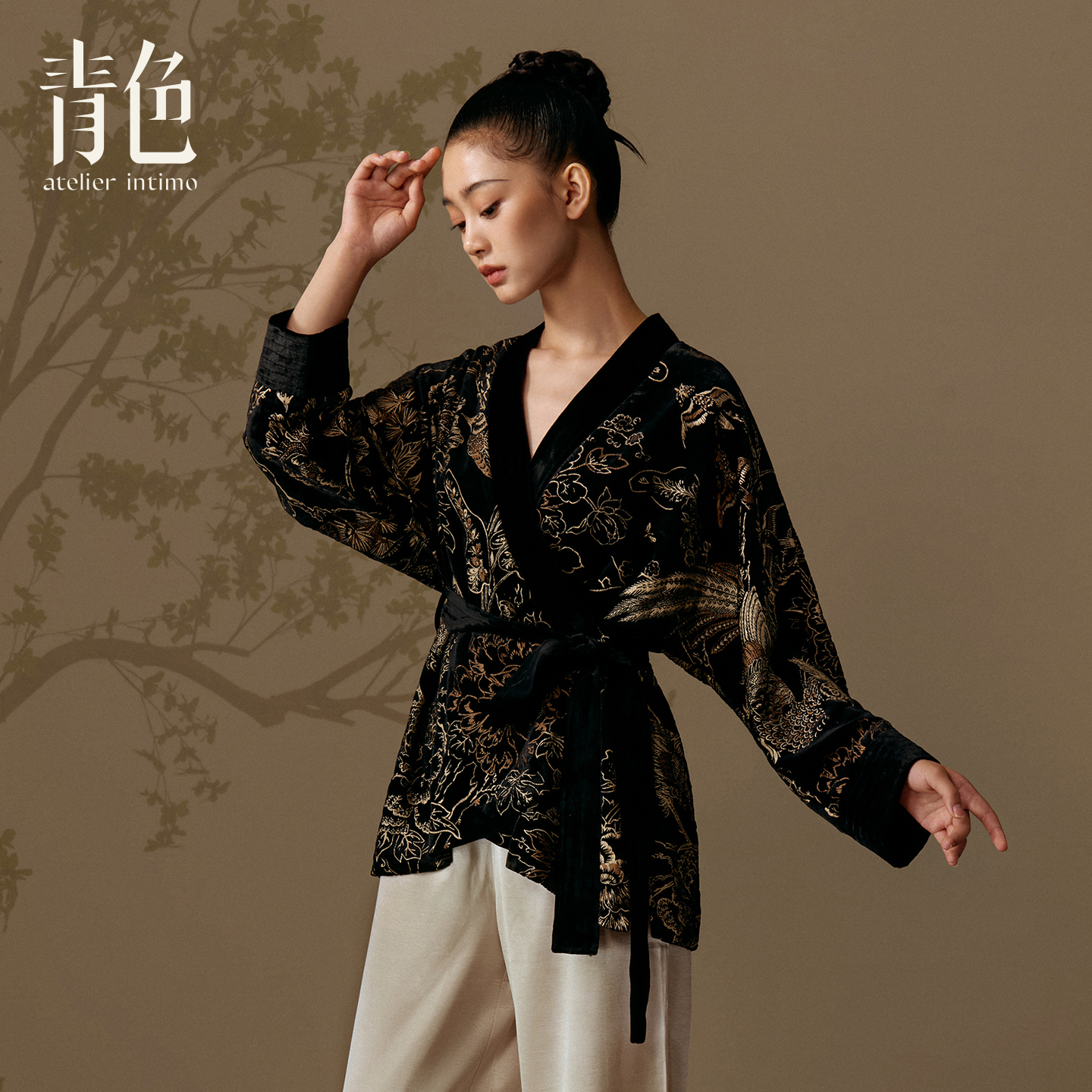 【疏棠印花真丝丝绒短袍】