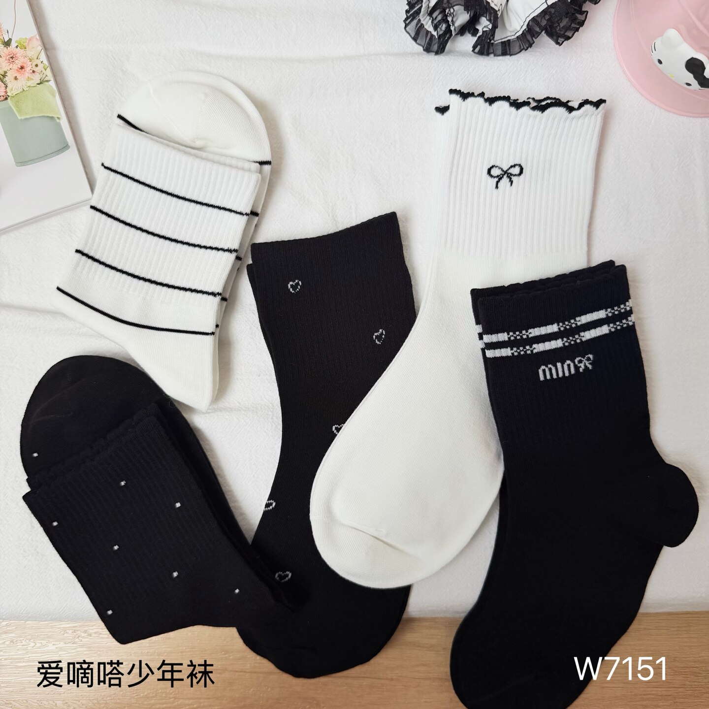 爱嘀嗒青少年袜子秋冬季精梳棉黑白色爱心蝴蝶结花边女大童中筒袜