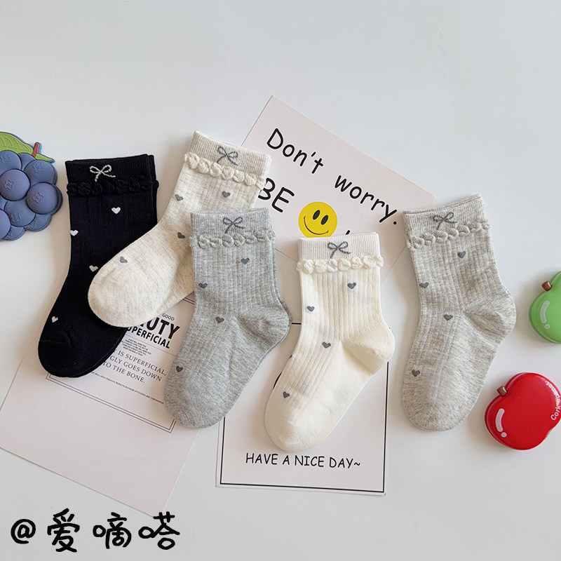 爱嘀嗒儿童袜子秋冬季韩版女童甜美黑白灰花边爱心百搭学生中筒袜