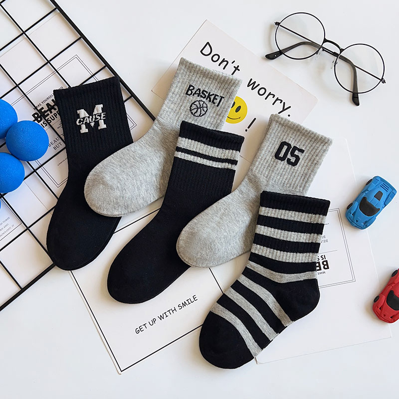 爱嘀嗒儿童袜子秋冬季深色韩版学院风字母黑灰色男女童中高筒潮袜