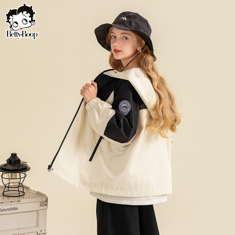 贝蒂秋季女童外套潮牌洋气防水冲锋2024新款儿童秋款连帽上衣拼色