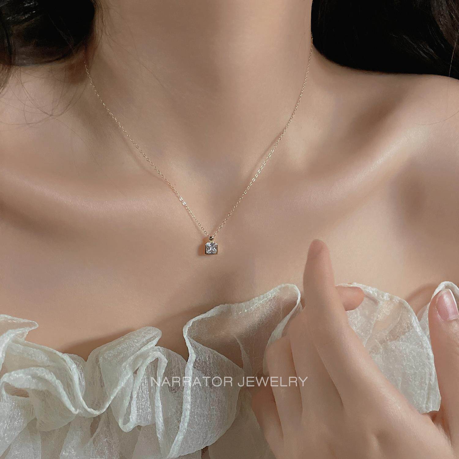 925镀银方钻香水瓶项链女夏高级设计感2025年新款轻奢ins小众吊坠