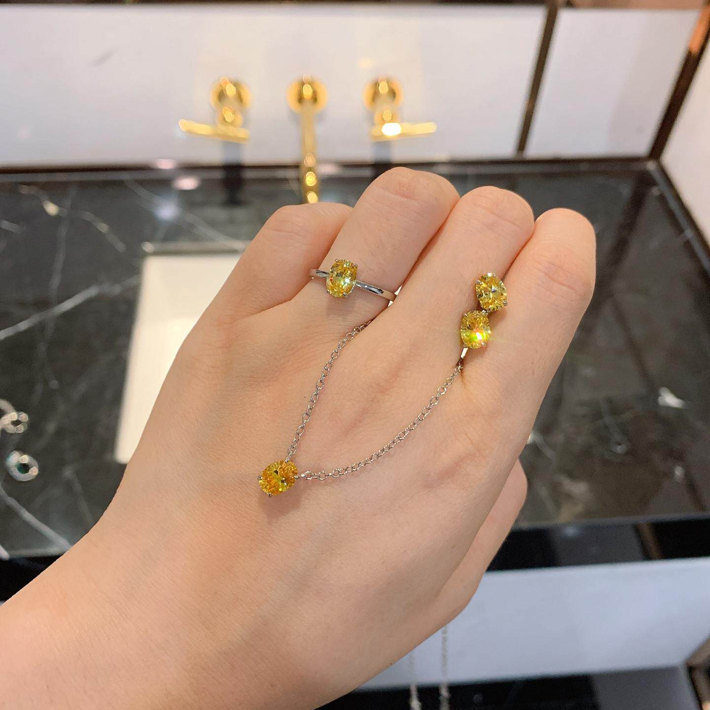 高级感珠宝直销彩宝款欧美流行高碳仿真黄钻6*8旦形戒子戒指