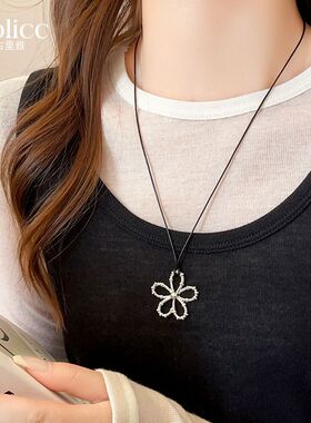 银色镂空花朵吊坠黑绳项链女款2025新款轻奢小众可调节大小锁骨链