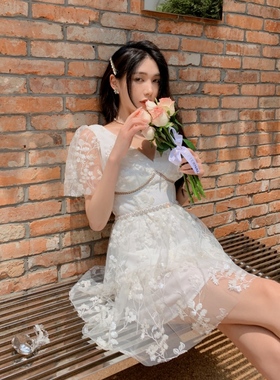 设计感小众白色网纱绣花拼接短袖V领遮肉显瘦C位连衣裙蛋糕短裙子