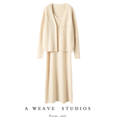 这版 吊带连衣裙两件套 女针织V领开衫 型很迷人 100%纯山羊绒套装