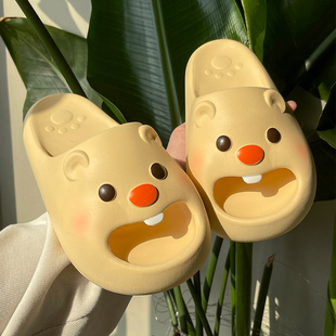 拖鞋女夏季2026新款室内居家防滑软底卡通可爱小海狸外穿凉拖鞋
