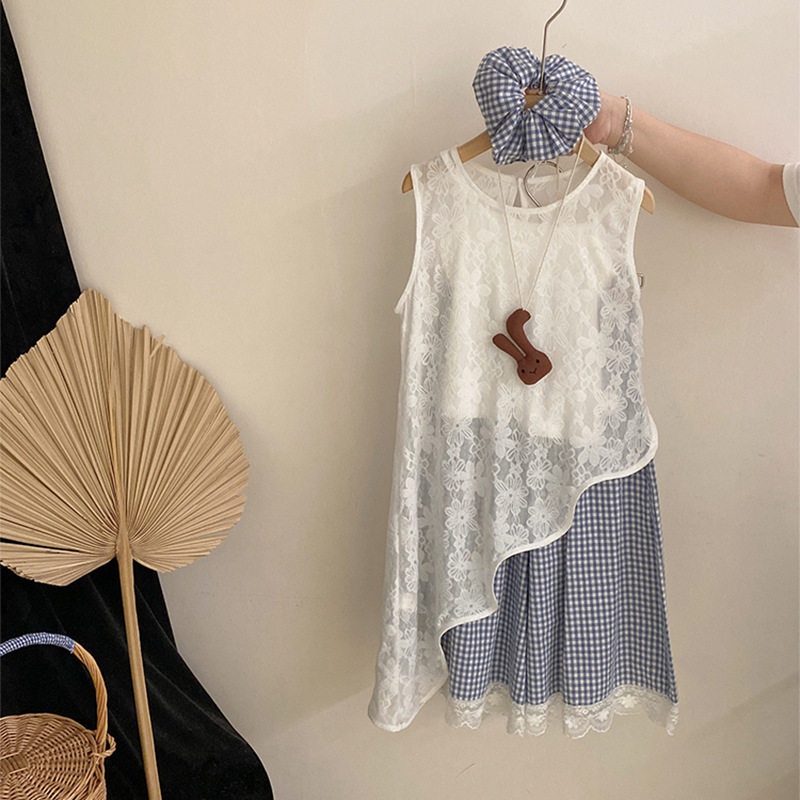 夏季女童2025新款连衣裙女孩度假风上衣百搭格子花边阔腿裤三件套