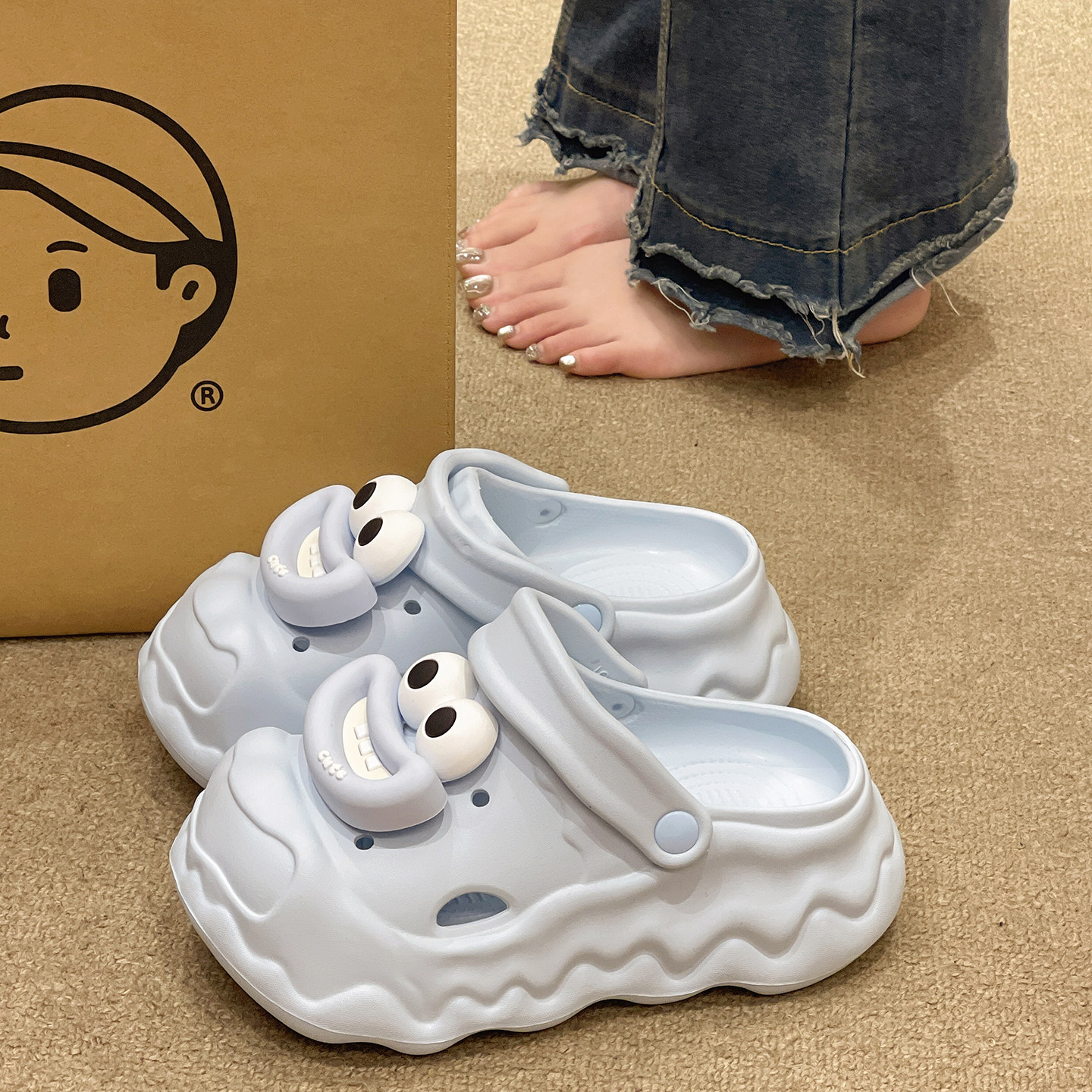 可爱大眼仔洞洞鞋女2026新款夏季外穿厚底增高防滑沙滩包头凉拖鞋