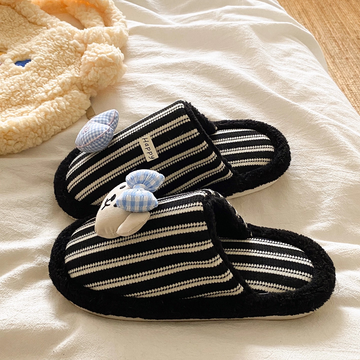 俏绘可爱小狗爱心条纹保暖棉拖鞋