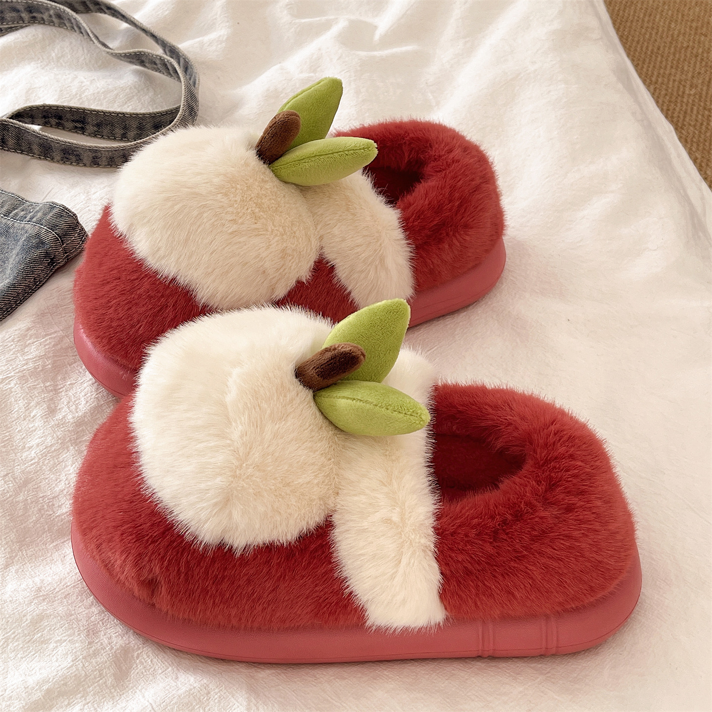 俏绘可爱苹果毛绒厚底包跟棉拖鞋