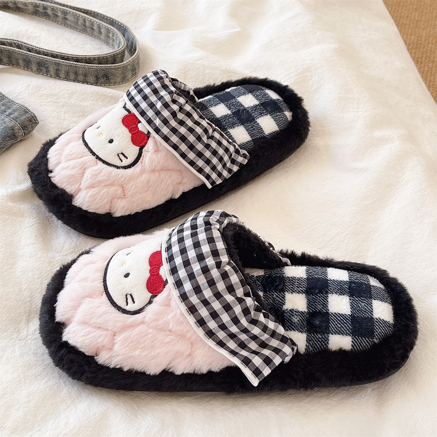 俏绘可爱卡通格子猫咪毛毛拖鞋