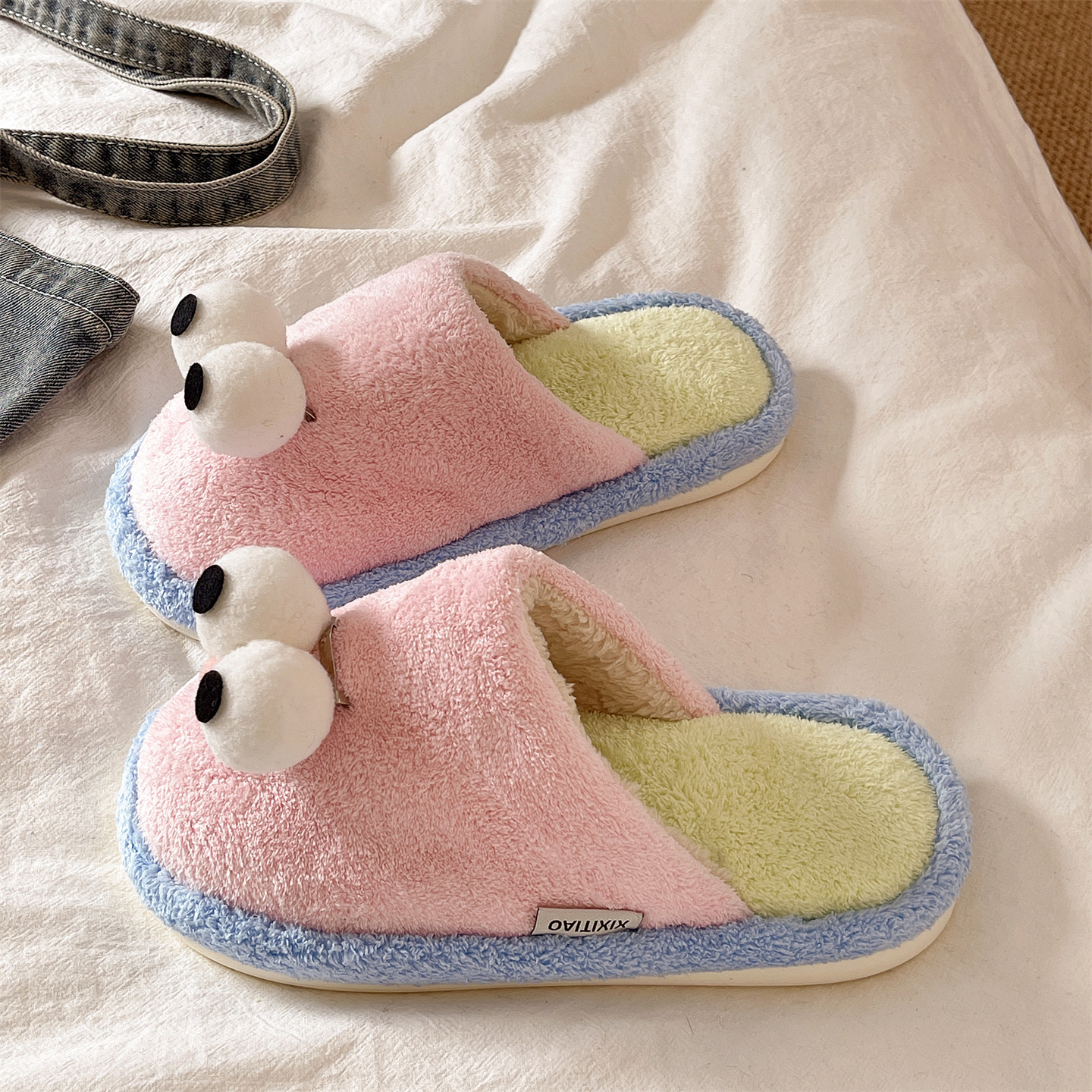 俏绘可爱大眼睛撞色保暖毛毛鞋