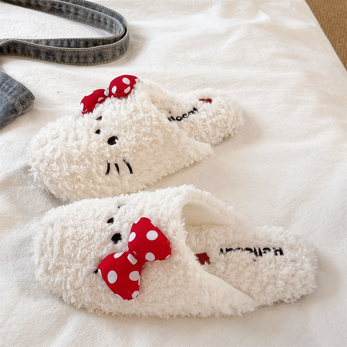 俏绘可爱蝴蝶结小猫保暖毛毛拖鞋