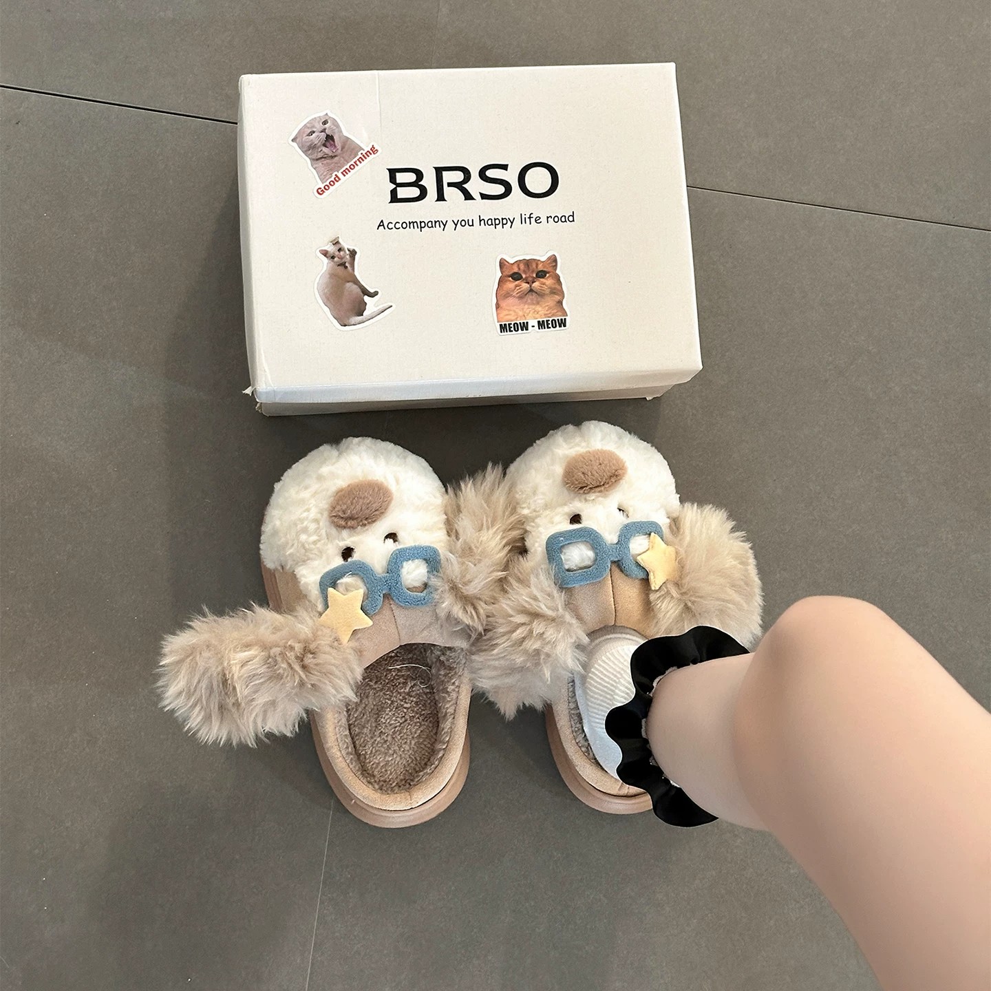 俏绘少女可爱风大耳狗毛毛拖鞋图片