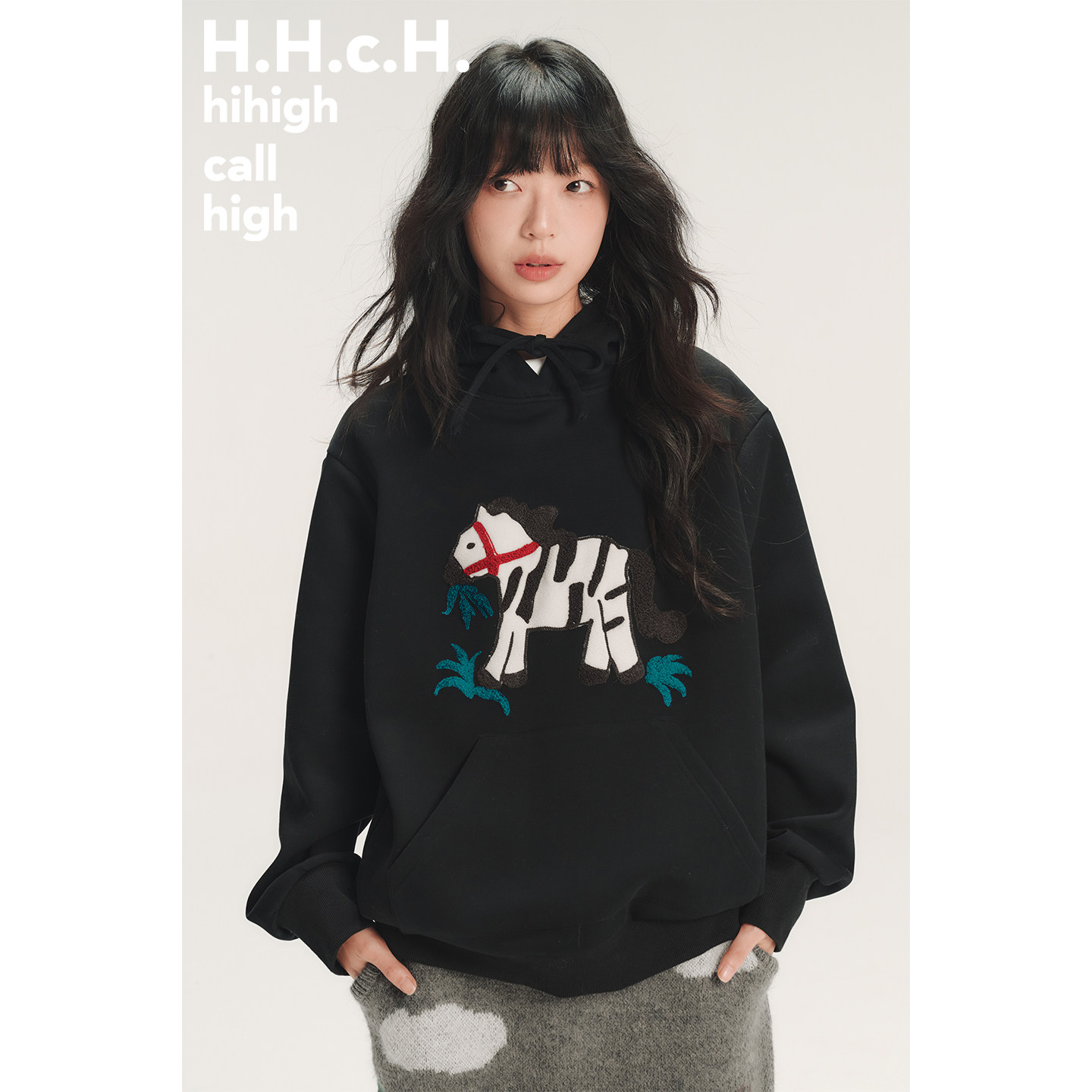 HHCH口海 SS26 马年撞色贴布立体绣花小马连帽宽松黑色卫衣,女装/女士精品,卫衣/绒衫,淘宝优惠券,粉丝福利购,淘宝优惠卷