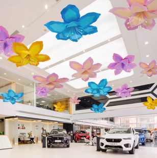 新年元旦汽车展厅装饰4S店布置商场店铺天花板吊饰橱窗美陈氛围花