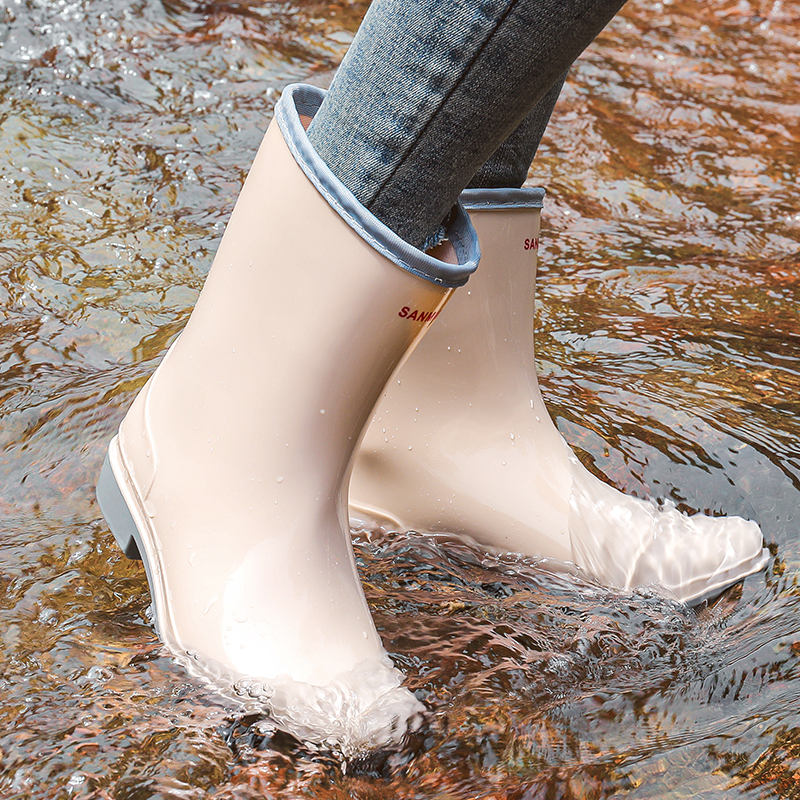 中筒时尚款外穿防滑软底轻便雨鞋