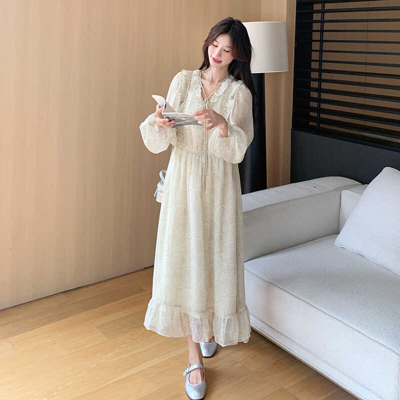 法式优雅温柔风连衣裙女2025秋季新款高级设计感木耳边V领茶歇裙,女装连衣裙,浙宝079