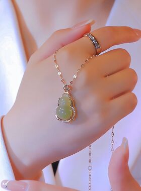 高光浅绿葫芦项链女轻奢钛钢不掉色颈链高级感百搭锁骨链配饰饰品
