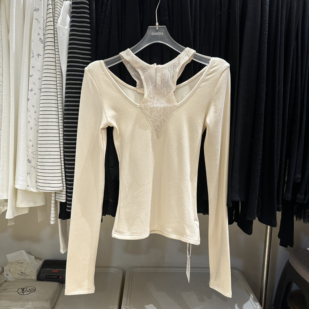 Simida正版2025冬季新款时髦洋气时尚百搭蕾丝拼接挂脖收腰打底衫