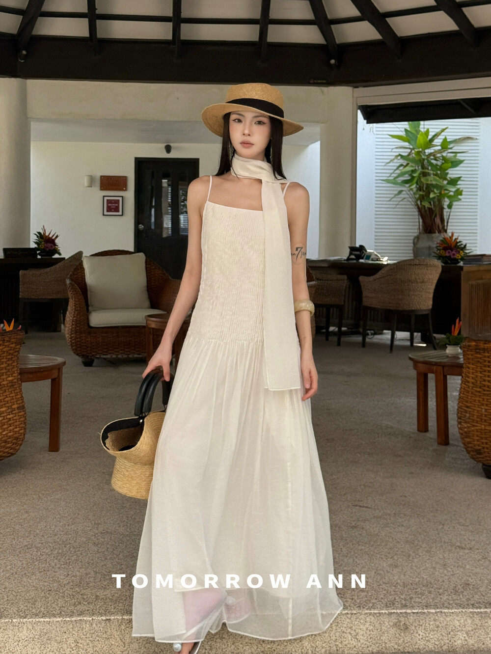 TOMORROW正版2026春夏新款韩版时尚气质度假风吊带连衣裙(配飘带)