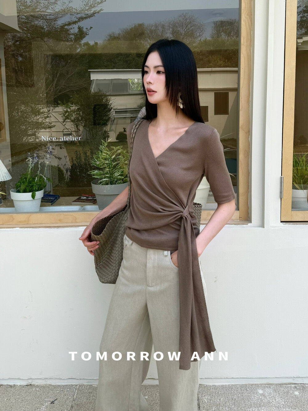 TOMORROW正版2026春季新款韩版气质百搭V领设计感绑带显瘦上衣女