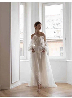 定制欧美贵族名媛个性高冷风缎面轻婚纱抹胸法式气质长袖旅拍斯艾