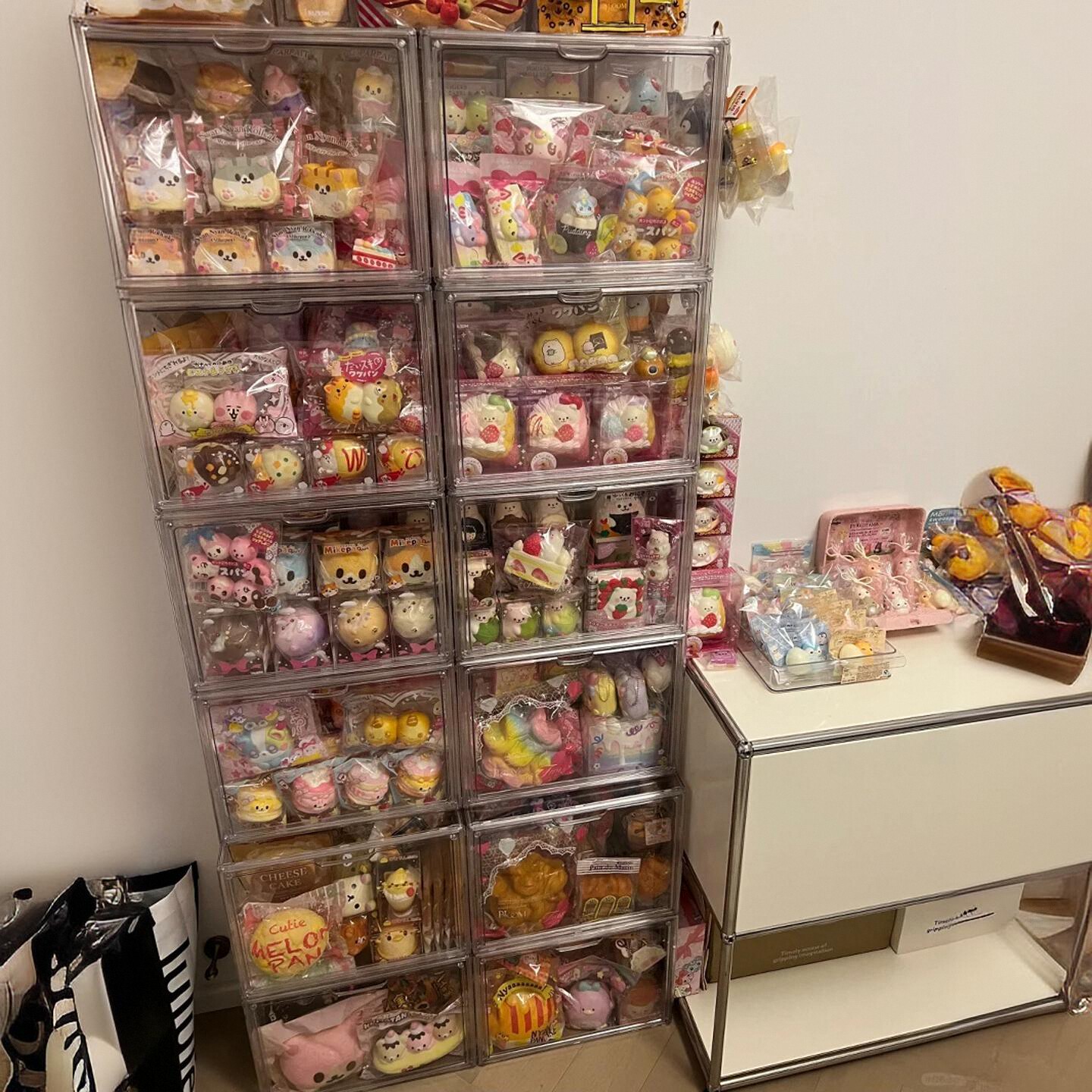 公仔娃娃收纳盒玩具展示柜透明盒