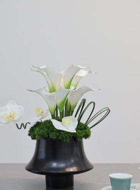 现代简约仿真绿植马蹄莲花器组合手工花艺餐厅会议桌花白色